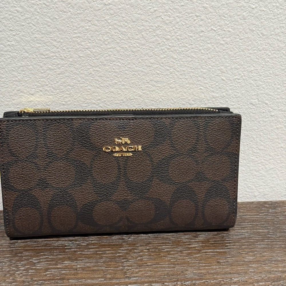 Coach Slim Zip Wallet. EUC.